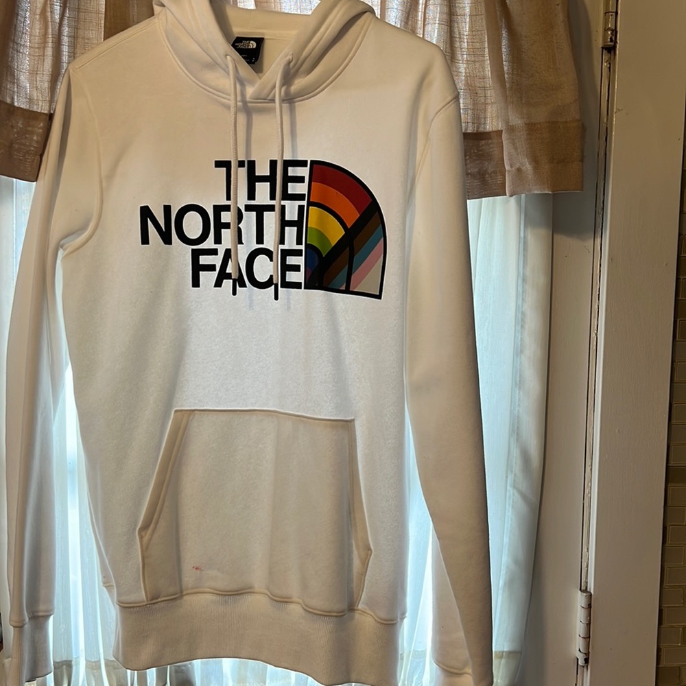 Woman’s small north face sweatshirt